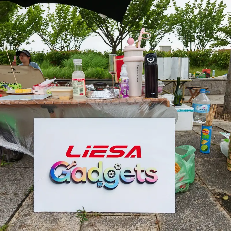 LIESA Gadgets-ek Kanpoko Kanpalekuen Team Building-a egiten du Garbiketa-tresnen negoziorako taldea batzeko